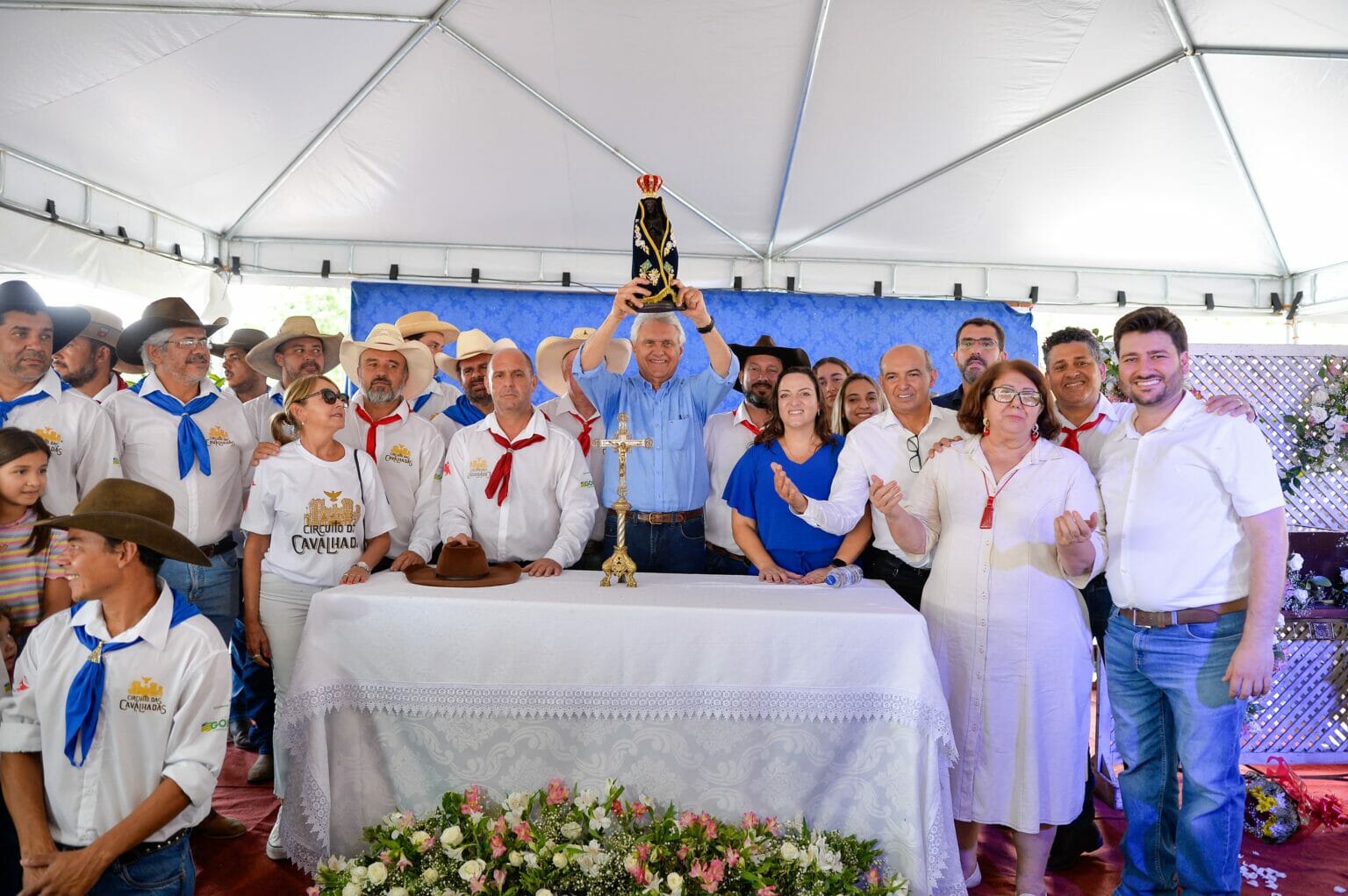 Caiado Participa De Missa Em Louvor A Nossa Senhora Aparecida Folhain