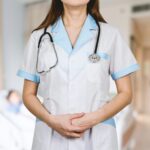 Profissional de saúde em unidade hospitalar (imagem ilustrativa)