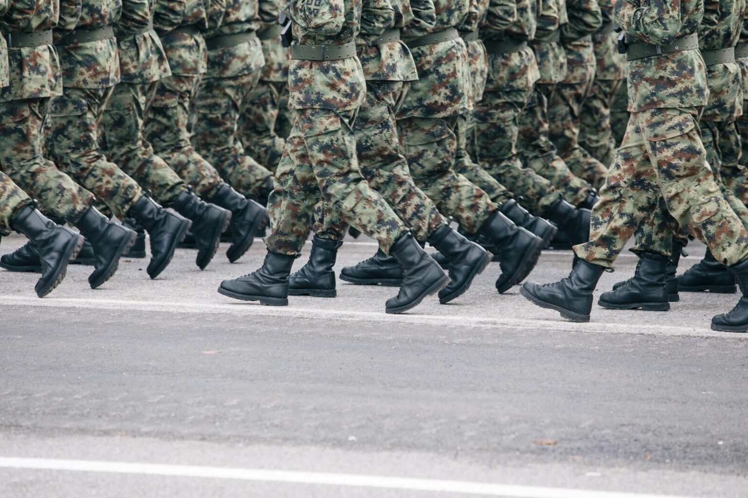 Militares em formatura (imagem ilustrativa)
