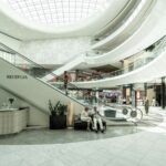 Interior de shopping center (imagem ilustrativa)