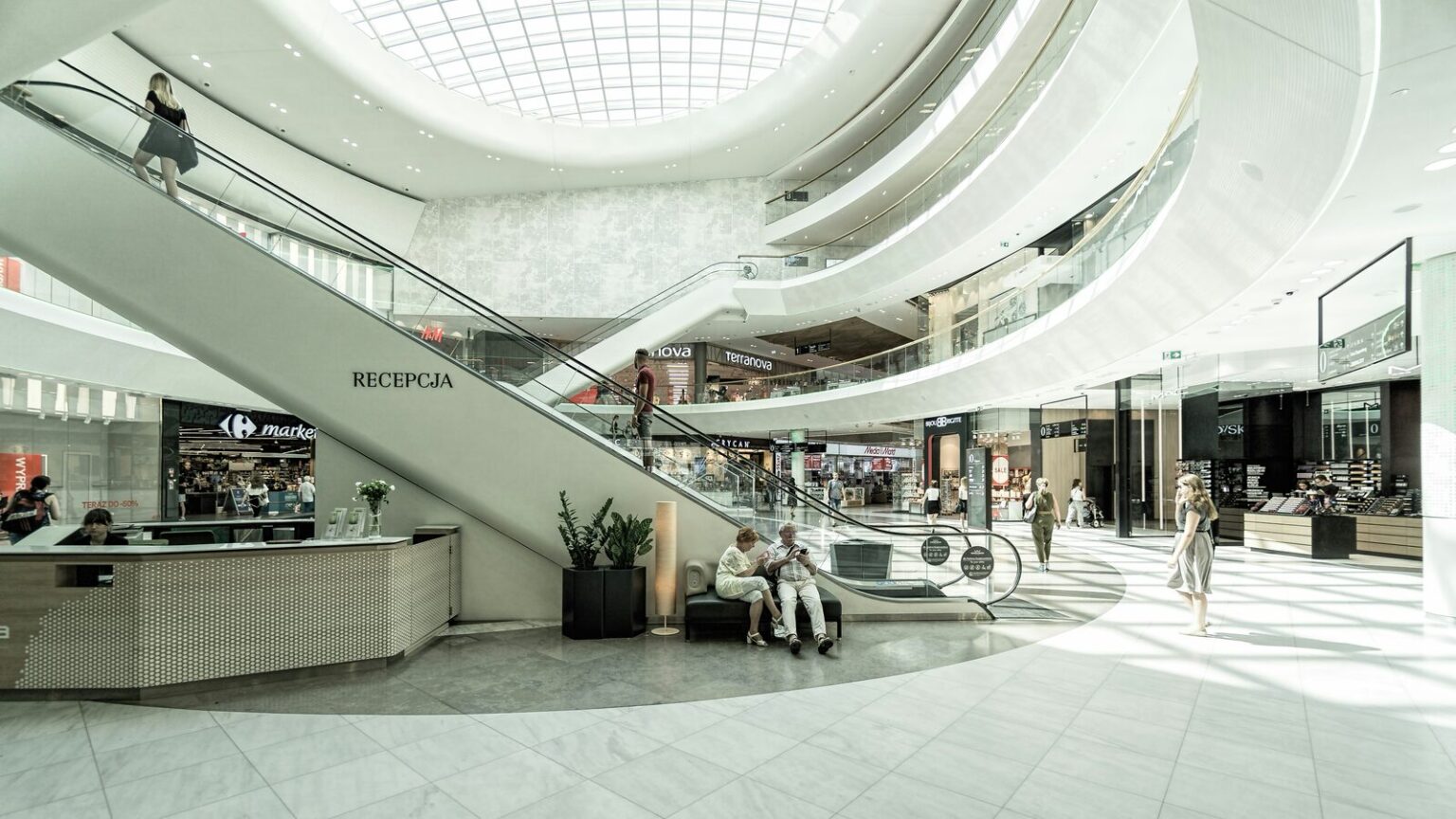 Interior de shopping center (imagem ilustrativa)