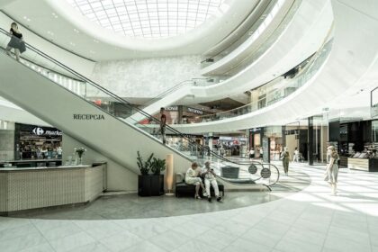 Interior de shopping center (imagem ilustrativa)