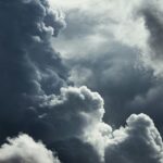 Céu nublado com nuvens de tempestade (imagem ilustrativa)