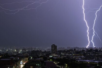 Raios durante forte chuva na Zona Sul da cidade de São Paulo